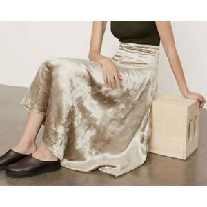 Vince - Champagne Beige Crushed Velvet Skirt Sz 4 midi